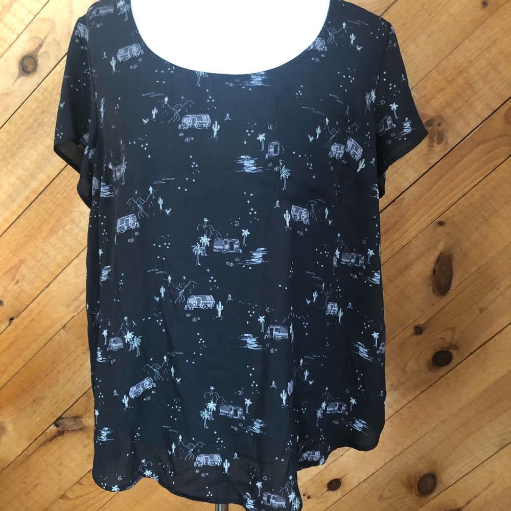 Torrid Abbey sz 0 top black campers cactus buttons